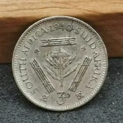 英屬南非1940粘3便士銀幣，喬治六世頭像，政棉事帝王花圖案，榀箱頑郝，銀白色，值徑16毫米，重1.41克，稀少