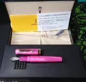 全新收藏未使用少見 早期Delta粉紅珠光白雲彩高級樹脂鋼筆  italy 義大利製  水人派克