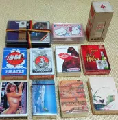 【隨緣舖】收藏紀念 華航長榮復興hello kitty海賊威雀燕京裸女撲克牌 紙麻將等 戶外旅遊用