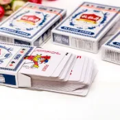 💖台灣現貨💖娛樂撲克牌 撲克牌 休閒 桌遊 德州撲克 紙牌 大老二 抓鬼 梭哈 撿紅點 博奕遊戲 益智遊戲 聚會團聚