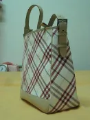 ☆~Burberry Blue Label 日本藍標真品 粉紅/白色格紋布側背包