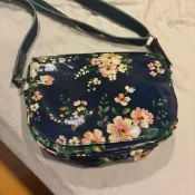 Cath kidston 半月包 /郵差包 /碎花包/斜背包 /掀蓋包