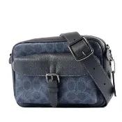 【COACH】男款 Warner 緹花LOGO防刮拉鍊斜背包-單寧藍