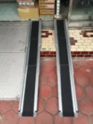永大醫療~鋁合金斜坡板/攜帶式斜坡板/上下輪椅好幫手~輪椅斜坡軌道 可伸縮76.7CM~150CM 載重100KG 一組4800元 免運費(下標前請先詢問是否有現貨，謝謝)