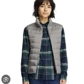 女裝近全新日本購回UNIQLO ULTRA Light Down鈦灰色輕薄款保暖羽絨背心尺寸M/L