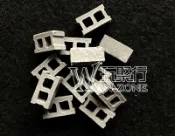 協貿國際日用品生活12館 1/35 樹脂兵人場景廢墟有孔磚 磚塊 水泥磚 7塊裝11x6x5mm