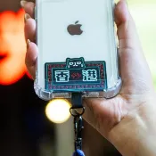 香港霓虹燈招牌手機夾片連6mm掛繩 十三色入