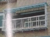 [台灣鐵工廠]不銹鋼鐵窗/凸窗/防盜窗/防護窗/陽台雨遮/採光罩/遮雨棚/陽台鐵窗/穿梭管/冷氣架/花台架/置物收納架