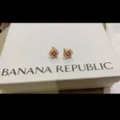 Banana republic 小巧花朵耳環 中間是珍珠