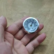 臺灣熱賣好物🎀迷你車載溫溼度計汽車內測量溫溼度表冰箱雪茄盒嵌入式機械溫度計