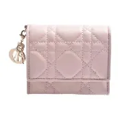 【Dior 迪奧】經典Lady Dior Lotus系列小羊皮D.I.O.R.吊飾三折短夾(淡粉色)