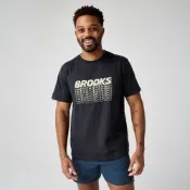 BROOKS 男 Graphic 短袖上衣_經典黑/欣悅黃 (211591028)
