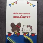 (現貨)日本製 小熊學校 × 三麗鷗Hello Kitty聯名明信片_“蘋果“_日本明信片_三麗鷗聯名商品_日本直送