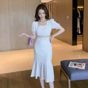 女生衣著 蕾絲洋裝 正韓洋裝 實拍現貨白色洋裝腰部鏤空魚尾方領洋裝約會可鹽可甜法式赫本風小白裙中長款洋裝