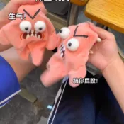 今天買✨明天到✨會動的派大星會跳動帶電帶音樂搞笑解壓玩具毛絨揹包掛件✨脆同款