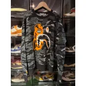 【TACKSTHGOOD】BAPE x Undefeated Tiger Shark 半身 虎紋 鯊魚 迷彩 大學T