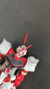 萬代高達RG紅異端屍體，原裝武器背+機械臂+飛行背，頭頂缺綠色透明件，天線斷了，斷件在，步頭有膠固定，握把缺了壹個.Y