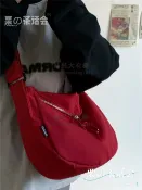 日系休閒百搭帆布包斜背包包女大學生上課通勤大容量餃子包【時尚大衣櫥】