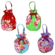 【i郵購】《客家花布系列》鋪棉花布束口袋*1入(四色任選)~可當便當袋、餐具袋、水壺袋~美麗 大方* _地球家(弘麒)_