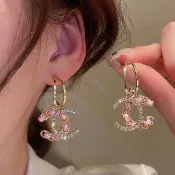 【Emi 艾迷】無耳洞閃耀皮質鏈條雙C字小香風鋯石 耳環 耳夾(夾式耳環 蚊香盤耳夾)