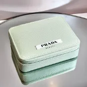 盜我們圖還賣假貨的退散🤢PRADA💚顛覆綠限量贈品🍐護手霜收納包化妝包飾品盒香水CHANEL DIOR GUCCI LV