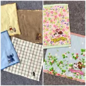 《小熊維尼/奇奇蒂蒂/史迪奇/米妮》紗布毛圈刺繡小方巾手帕。長寬約25x25。手感舒適。純棉吸水。外出必備小物。