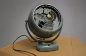 【THF 經典古著選物】正 Vornado 美製古董渦流風扇 / 型號 A20-C1-1 / 經典灰綠鐵殼老件 / 空間