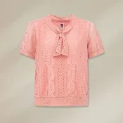 【ILEY 伊蕾】精緻浪漫滿版蕾絲領結上衣(粉色；M-2L；1232071861)