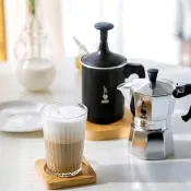 【Bialetti 比亞樂堤】雙層手打奶泡杯-1000ml(冷熱奶泡皆可打/免插電/奶泡神器)