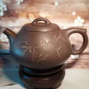 🍵紫砂廠 黑星土 過橋扁腹壺 🍵陶刻：竹趣底款：中國宜興 泥料：黑星泥 宜興 宜興壺 紫砂壺 茶壺 茶具 早期壺