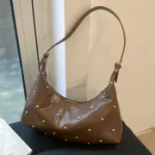 寓偉 包包大容量女新款時尚鉚釘餃子包秋冬百搭單肩包休閑通勤斜挎包
