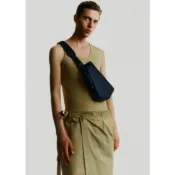 全新新加坡小CK姊妹牌PEDRO Taper Sling Pouch - Navy 單肩包 新加坡限定深藍
