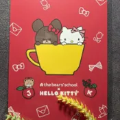 (現貨)日本製 小熊學校 × 三麗鷗Hello Kitty聯名明信片_“杯子“_日本明信片_三麗鷗聯名商品_日本直送