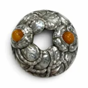 【DOKODEMO】品相極佳 ▼ Georg Jensen 42 925 琥珀/琥珀色 90週年紀念胸針 銀色 橙色 丹麥製造 重量26.1克 女士