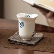臺灣現貨手繪蝴蝶蘭花小足杯聞香杯陶瓷功夫主人杯德化白瓷品茗杯