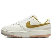 (店+)【NIKE 耐吉】DX9176-105 Nike Gamma Force 復古潮流 低幫 板鞋 女款 棕白