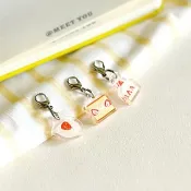 草莓蛋糕亞克力掛件 / 迷你蛋糕鑰匙扣 / 手帳本裝飾配件