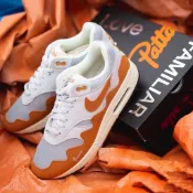 帝安諾-實體店面 Patta x Nike Air Max 1 Monarch 波浪紋 灰棕灰藍 DH1348-001