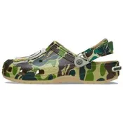 209627-212 Crocs卡駱馳 × A BATHING APE Classic clog 迷彩印花 舒適百搭 外穿 透氣鞋 洞洞鞋 男女同款 茶色