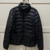 UNIQLO 黑色極輕高領羽絨外套