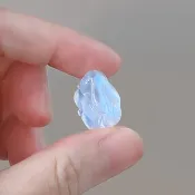 月光下的凝望  /  趴臥陪伴 月光石藍暈毛流感小萌兔兔 項鍊
