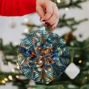 SUMAI Mandala Art Wind Spinner - 用於牆壁/露台的獨特金屬陽光捕集器,節日禮物創意