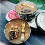 龍婆測宋猜招財桃花膏（ 膏內有一對蜂王及人緣鳥） 吸金守財 增魅力 人緣口才 讓另一半更愛你 鎖心 防小三H01