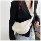 💛新款下殺💛帆布餃子包斜挎尼龍包女港風大容量日系小 挎包 女單肩時尚斜跨包餃子包學生包