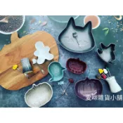 【愛咪雜貨小舖】全新LE CREUSET 萬聖節 黑貓造型盤 貓盤 醬料碟 南瓜盤 水果盤 餐叉 餐盤 水果叉