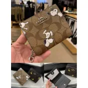 COACH美國outlet款  Peanuts 史奴比跳耀 女士短夾 按釦卡夾 對折錢包