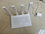 【金牌好物】小米AX3000T路由器，型號RD03，功能正常。成色有明顯使用痕跡，附原裝電源。因升級換代，便宜出手。