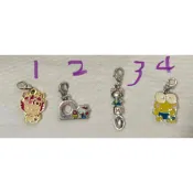 🍎Hello Kitty 7-11 sanrio 三麗鷗 經典吊飾 限量絕版 凱蒂貓/約2*2公分⚠️請放大瀏覽物況❗️