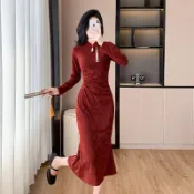 【桃喜Rich女裝】新中式洋裝 改良款紅色長袖旗袍 宴會洋裝 優雅氣質吊墜磨毛彈力提花禮服 長袖短洋 收腰顯瘦魚尾連衣裙