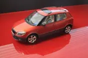 SKODA 原廠 1:18 FABIA SCOUT 紅色轎車模型